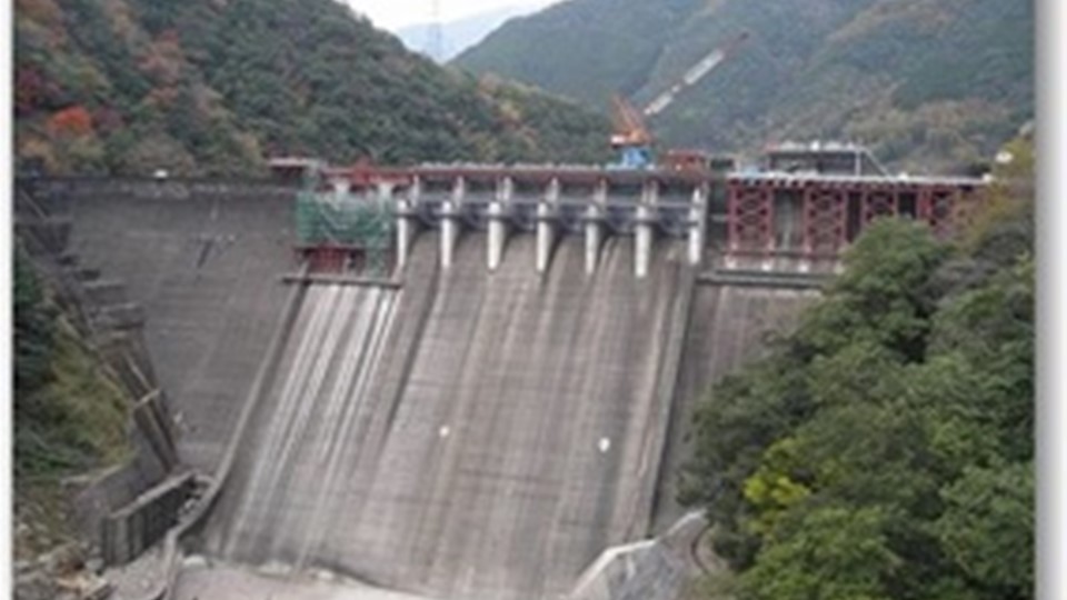 塚原発電所　ダム洪水吐ゲート