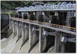 山須原発電所　ダム洪水吐ゲート